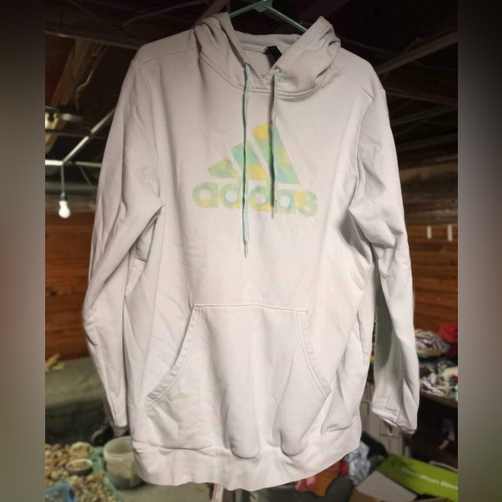 Adidas hoodie. Wore like 4 times. Good condition.